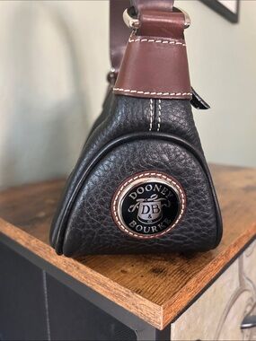 Beautiful Vintage Dooney & Bourke Black Bag pebbled leather with Brown Trim